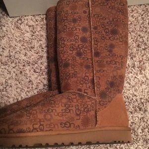 Ugg Classic Tall Signature